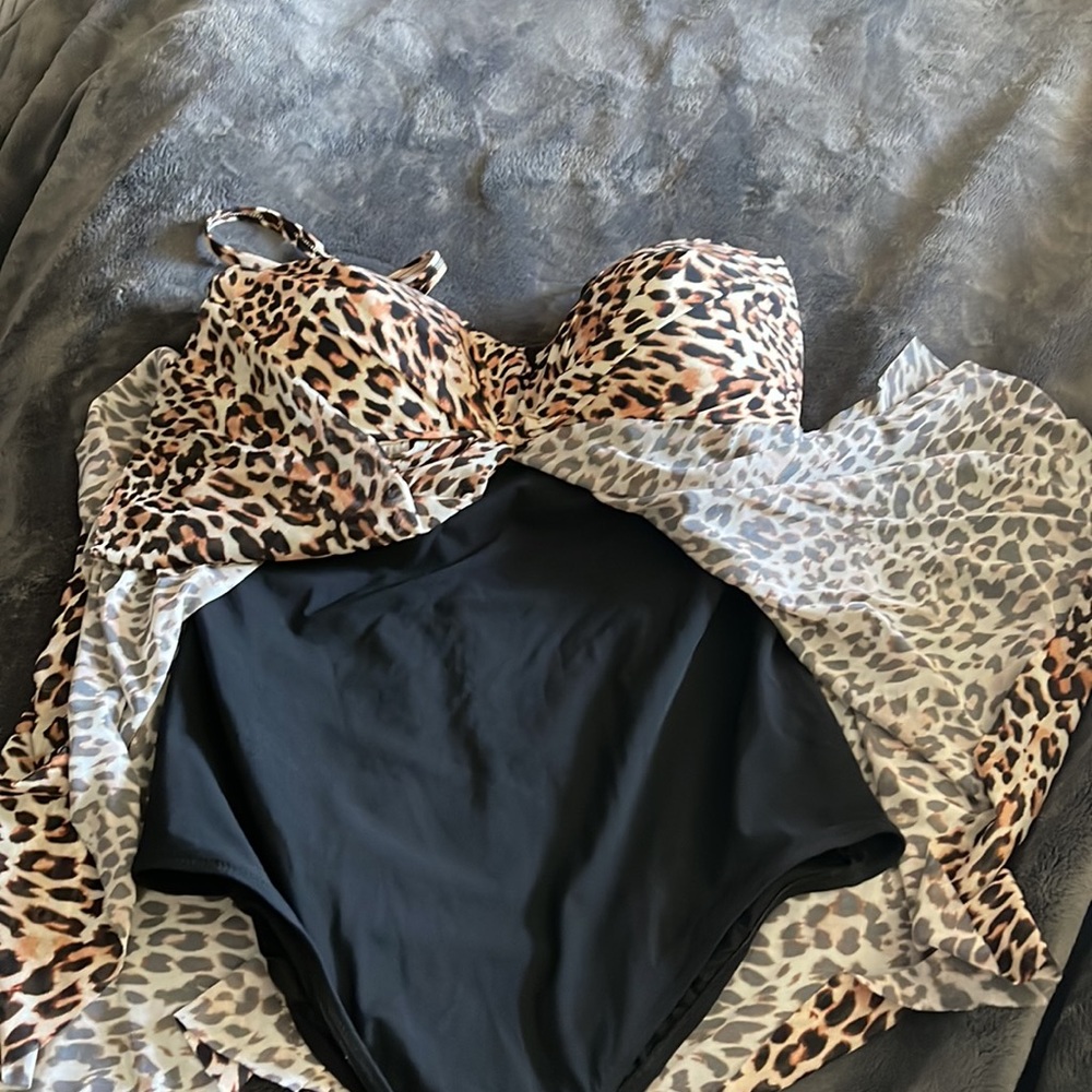One piece leopard - Picture 2 of 3